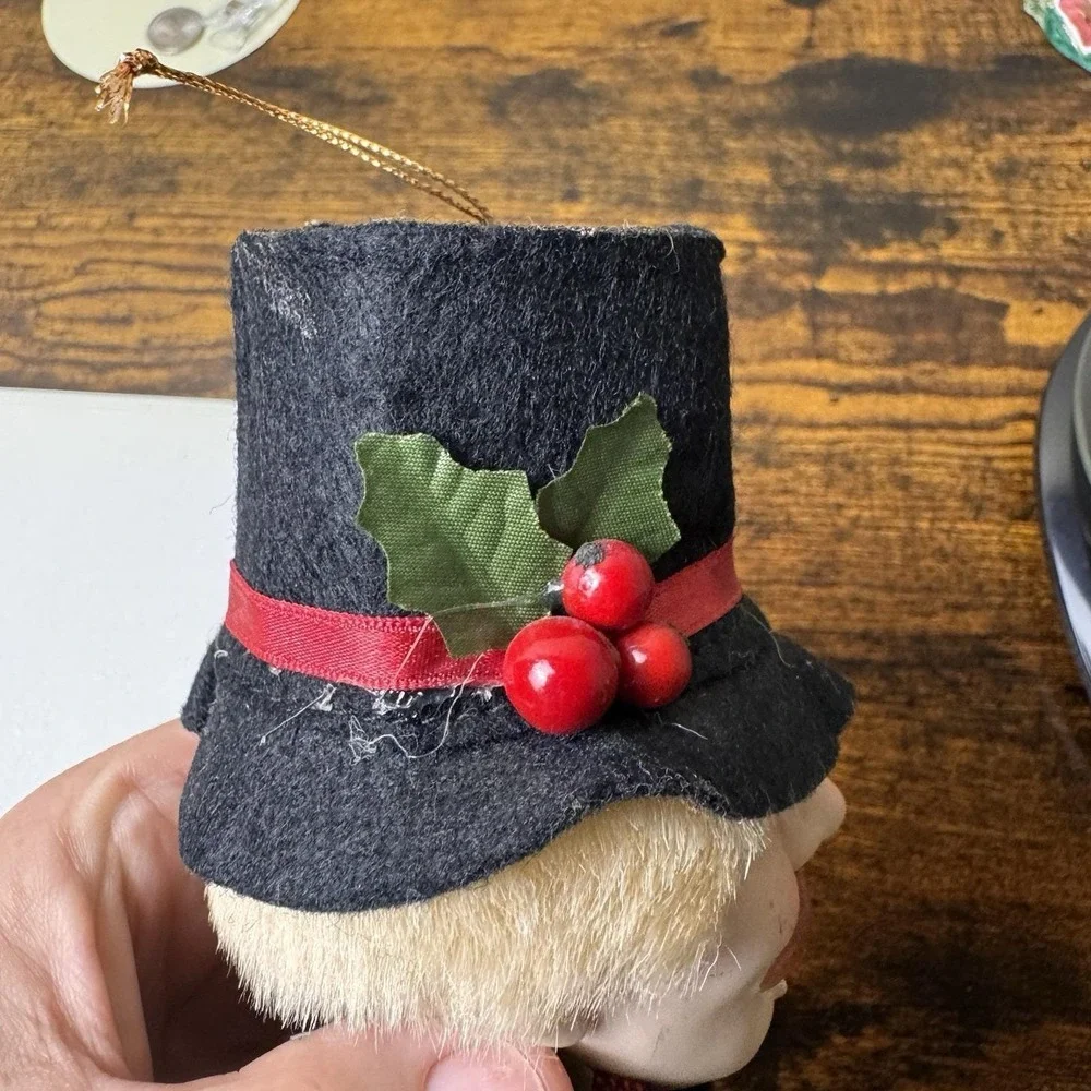 Vintage‎ Victorian Caroler Head Christmas Ornament Top Hat Plaid Scarf Singing